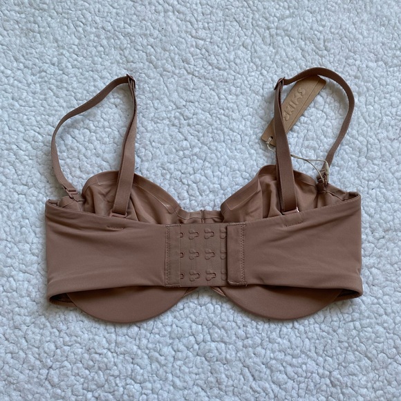 SKIMS smoothing strapless bra Sienna - Picture 5 of 7
